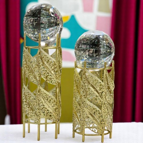 Set Of 2 Crystal Ball With Luxurious Golden Metal Stands