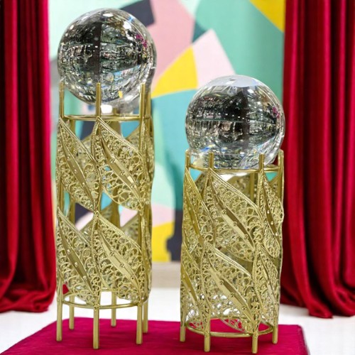 Set Of 2 Crystal Ball With Luxurious Golden Metal Stands