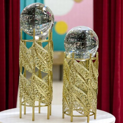 Set Of 2 Crystal Ball With Luxurious Golden Metal Stands